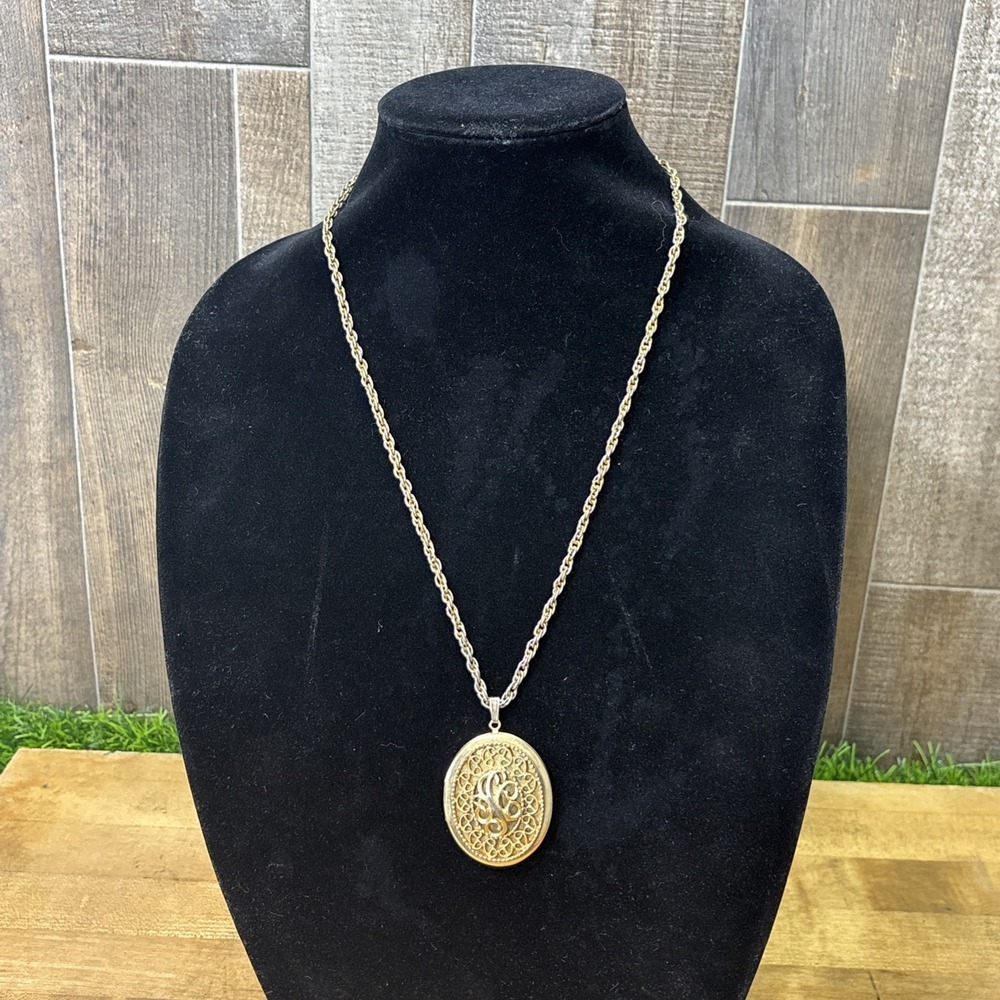 Vintage Sarah Coventry Gold Tone Filigree Locket Pendant Necklace 24"